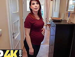 DEBT4k. Bank agent gives pregnant MILF delay in in the service of quick sex